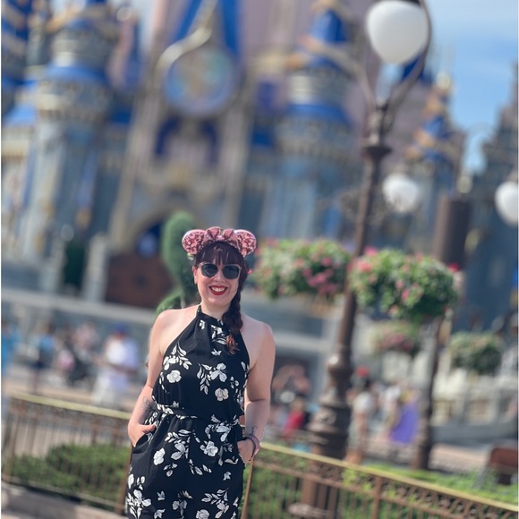 SHEIN Floral Halter Neck Romper - Picture 5 of 12